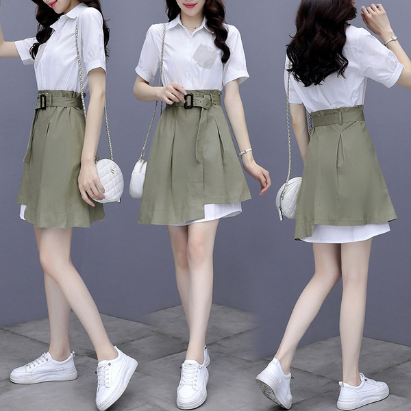 Új modell kétrészes ingből és rövid aszimmetrikus szoknyából álló női szett