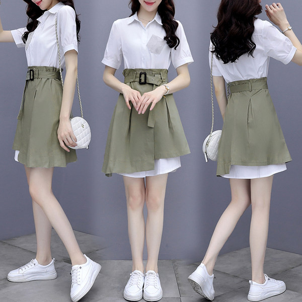 Új modell kétrészes ingből és rövid aszimmetrikus szoknyából álló női szett