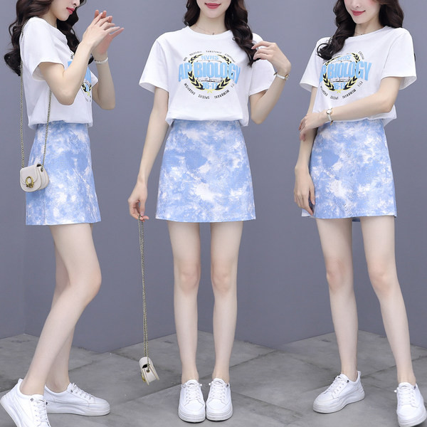 Naiste kaheosaline komplekt - aplikatsiooniga T-särk ja lühike seelik