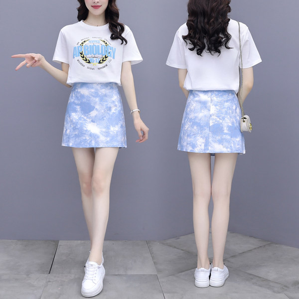 Naiste kaheosaline komplekt - aplikatsiooniga T-särk ja lühike seelik