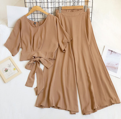 Naiste komplekt lühikese ovaalsete dekolteesidemetega pluusi ja laiade pükstega