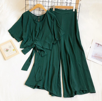 Naiste komplekt lühikese ovaalsete dekolteesidemetega pluusi ja laiade pükstega