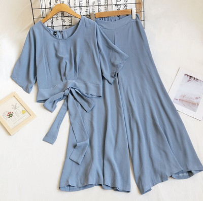 Naiste komplekt lühikese ovaalsete dekolteesidemetega pluusi ja laiade pükstega