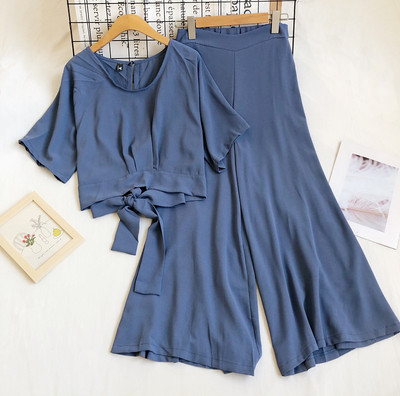 Naiste komplekt lühikese ovaalsete dekolteesidemetega pluusi ja laiade pükstega