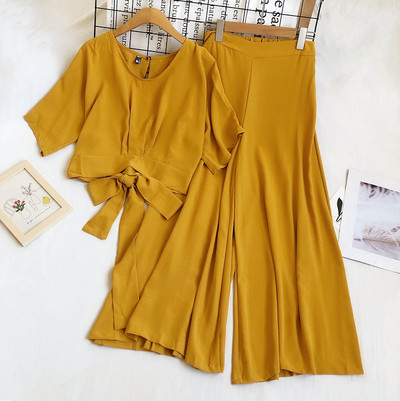 Naiste komplekt lühikese ovaalsete dekolteesidemetega pluusi ja laiade pükstega