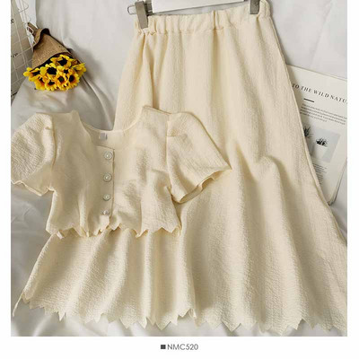 Sieviešu ikdienas komplekts-svārki un blūze ar pogām