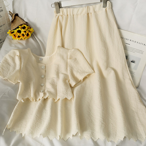 Sieviešu ikdienas komplekts-svārki un blūze ar pogām