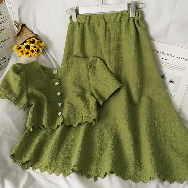 Sieviešu ikdienas komplekts-svārki un blūze ar pogām