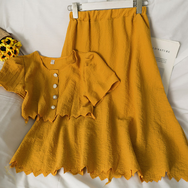 Sieviešu ikdienas komplekts-svārki un blūze ar pogām