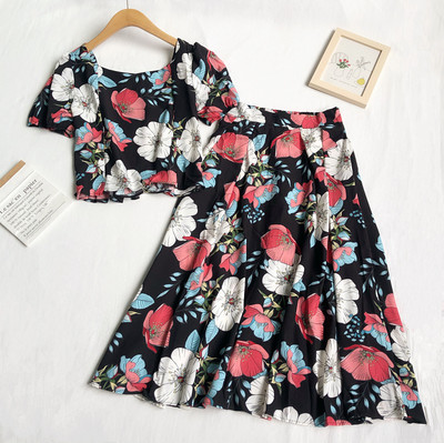 Naiste seelikukomplekt kõrge vöökoha ja lühikese kandilise kaelusega ülaosaga