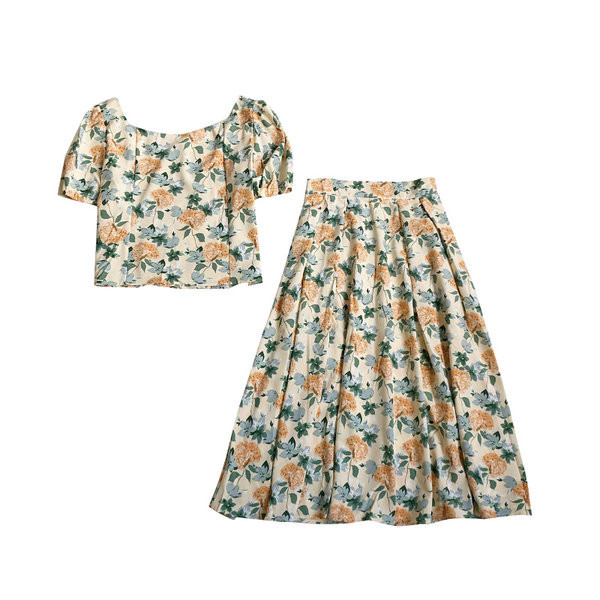 Naiste seelikukomplekt kõrge vöökoha ja lühikese kandilise kaelusega ülaosaga