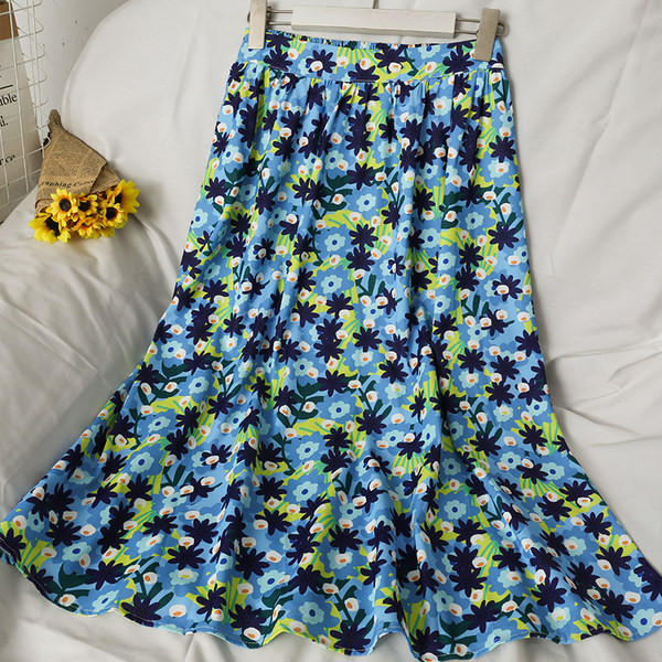 Moodne kaheosaline lillemotiivide ja nööpidega naiste komplekt