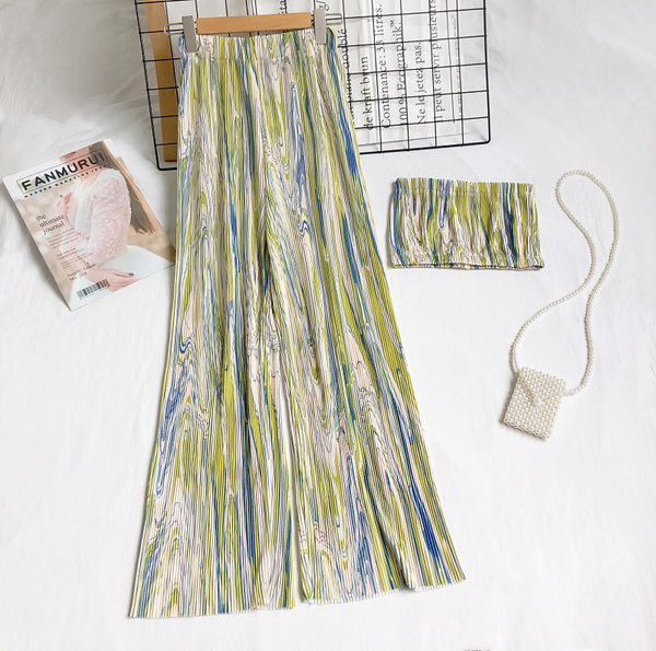 Naiste rinnakorvi ja pükste komplekt