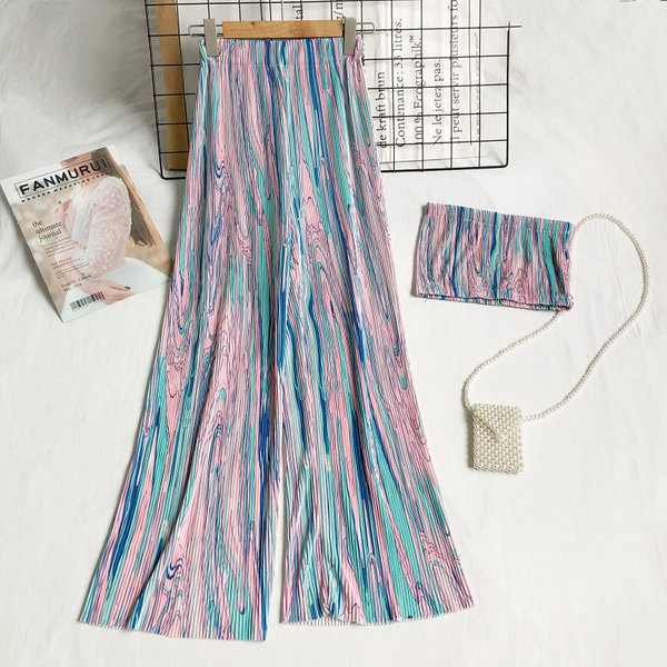 Naiste rinnakorvi ja pükste komplekt