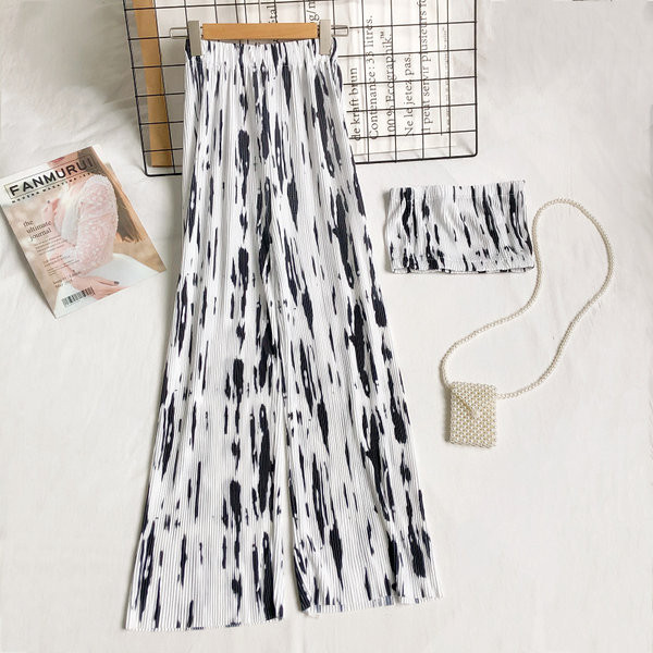 Naiste rinnakorvi ja pükste komplekt