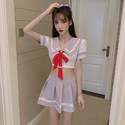 Moderns sieviešu komplekts - īss krekliņš un kroku svārki