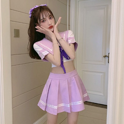 Moderns sieviešu komplekts - īss krekliņš un kroku svārki