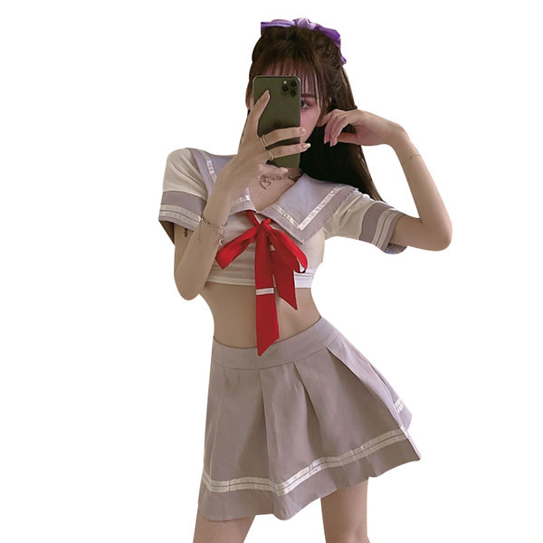 Moderns sieviešu komplekts - īss krekliņš un kroku svārki