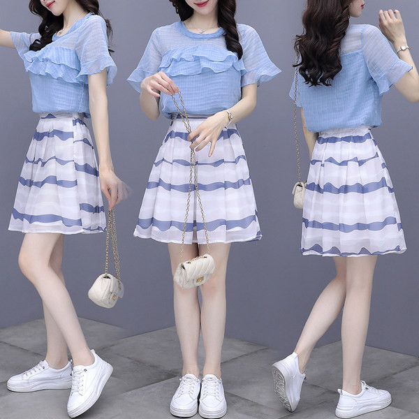 Jauna modeļa sieviešu blūzes komplekts ar lokām un piegrieztiem svārkiem