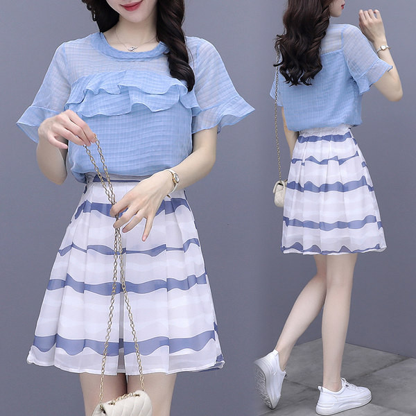 Jauna modeļa sieviešu blūzes komplekts ar lokām un piegrieztiem svārkiem