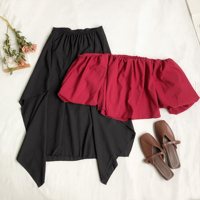 Sieviešu komplekts ar īsu blūzi un gariem svārkiem