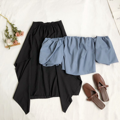 Sieviešu komplekts ar īsu blūzi un gariem svārkiem