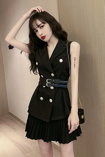 Moodne suvine komplekt - vest vöö ja plisseeritud seelikuga