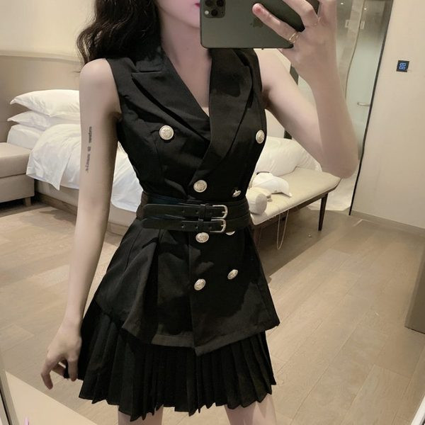 Moodne suvine komplekt - vest vöö ja plisseeritud seelikuga