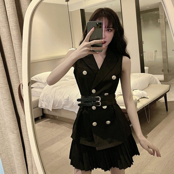 Moodne suvine komplekt - vest vöö ja plisseeritud seelikuga