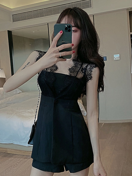 Vasaras komplekts - mežģīņu tops un šorti