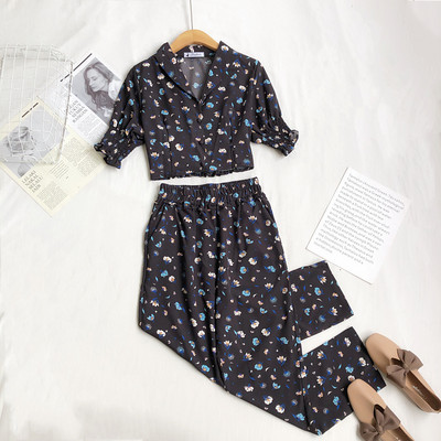 Γυναικείο σετ με κοντή μπλούζα και φαρδύ παντελόνι