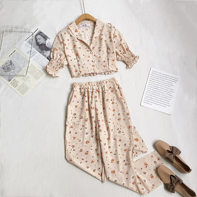 Γυναικείο σετ με κοντή μπλούζα και φαρδύ παντελόνι