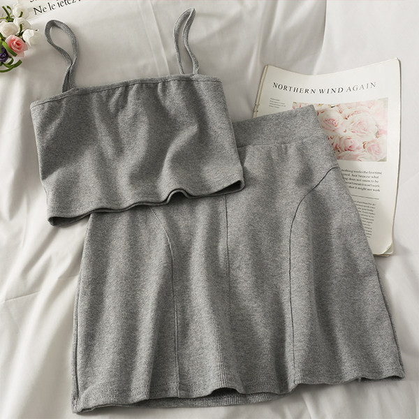 Moodne naiste komplekt kahest osast - lühike seelik ja topp