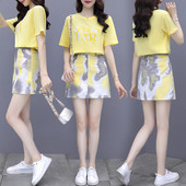 Uue mudeli naiste komplekt kahes värvitoonis T-särgist ja lühikesest seelikust