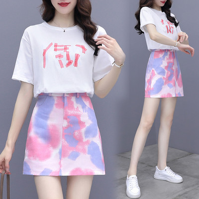 Uue mudeli naiste komplekt kahes värvitoonis T-särgist ja lühikesest seelikust