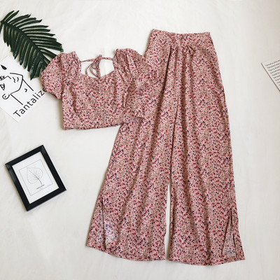 Naiste komplekt lühikese pluusi ja lillemotiividega pükstega