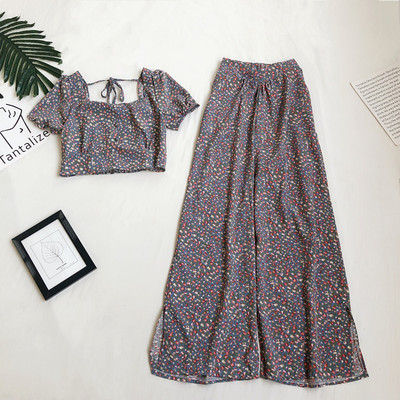 Naiste komplekt lühikese pluusi ja lillemotiividega pükstega