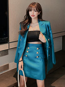 Új tavaszi-őszi női öltöny - kabát és szoknya arany gombokkal