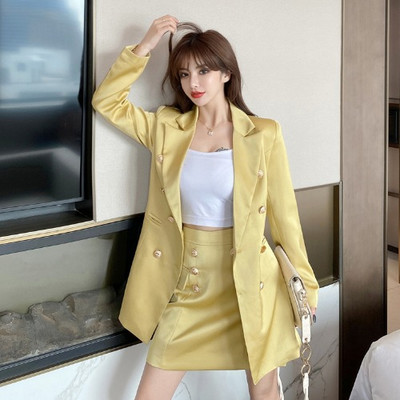 Új tavaszi-őszi női öltöny - kabát és szoknya arany gombokkal