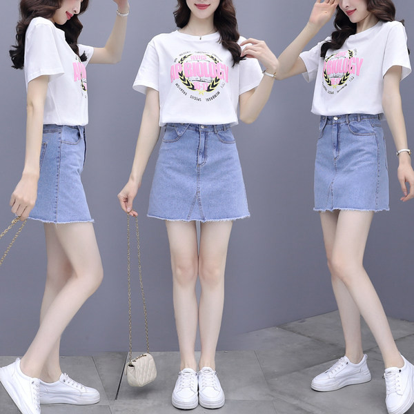 Naiste vabaaja komplekt trükise ja rebitud motiividega seelikuga