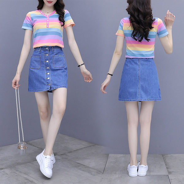 Ikdienas vasaras sieviešu komplekts divās daļās - svītraina blūze un īsi svārki