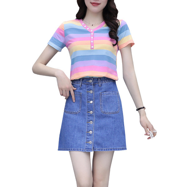 Ikdienas vasaras sieviešu komplekts divās daļās - svītraina blūze un īsi svārki