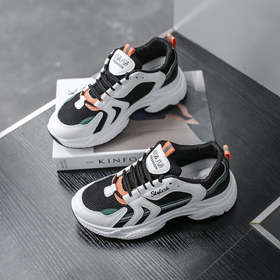 Kareda tallapaelte ja kirjaga naiste tossud