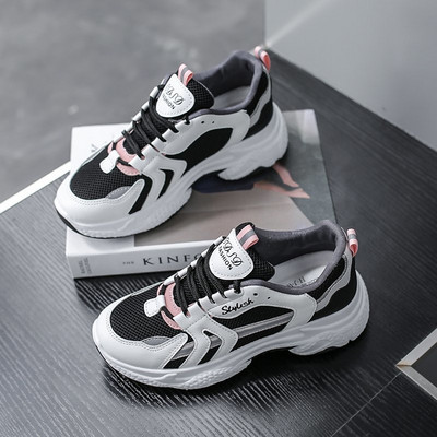 Kareda tallapaelte ja kirjaga naiste tossud