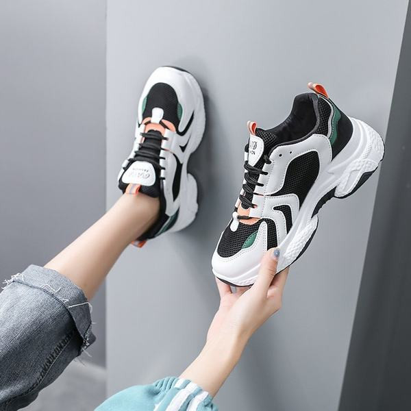 Kareda tallapaelte ja kirjaga naiste tossud