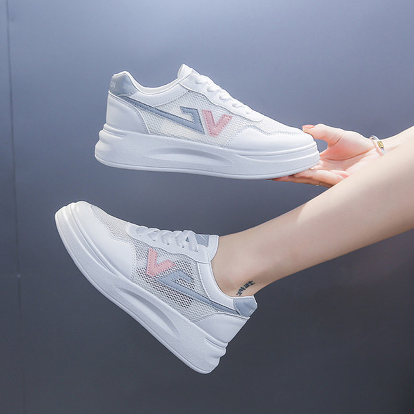 Naiste vabaaja tossud võrgu ja paeltega