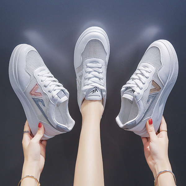 Naiste vabaaja tossud võrgu ja paeltega