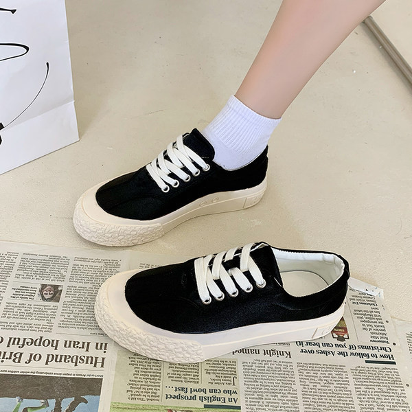 Uus mudel loomamustriga naiste tossud