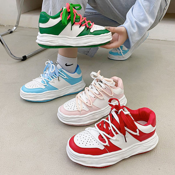 Női alkalmi tornacipő színes nyakkendőkkel, lapos talppal