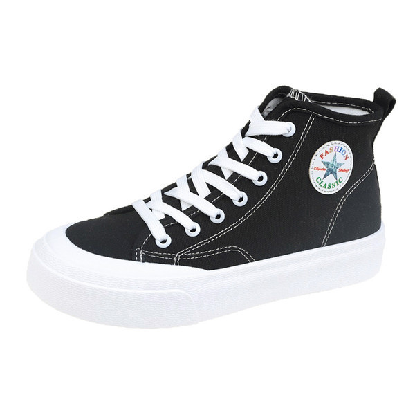 Naiste vabaaja kõrged tossud embleemiga